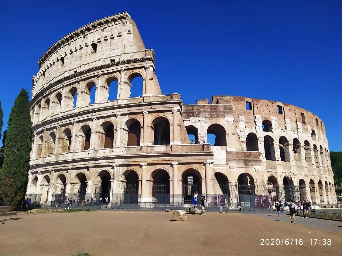 New Paradise Roma 0*,  Italia